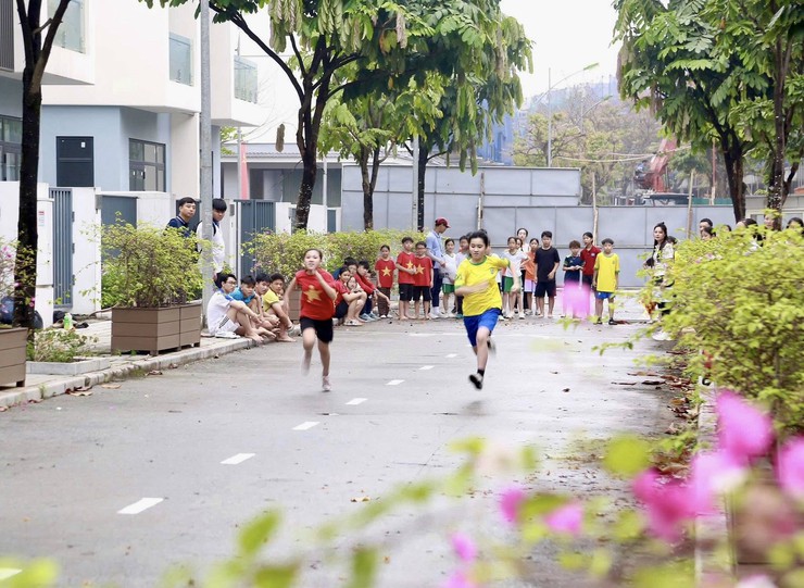 Sôi nổi Giải thể thao học sinh phổ thông phường Dương Nội năm học 2025 - 2026- Ảnh 4.