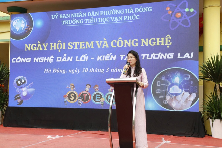 Ngày hội STEM và Công nghệ chủ đề “Công nghệ dẫn lối – kiến tạo tương lai” trường Tiểu học Vạn Phúc- Ảnh 1.