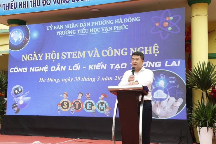 Ngày hội STEM và Công nghệ chủ đề “Công nghệ dẫn lối – kiến tạo tương lai” trường Tiểu học Vạn Phúc- Ảnh 2.