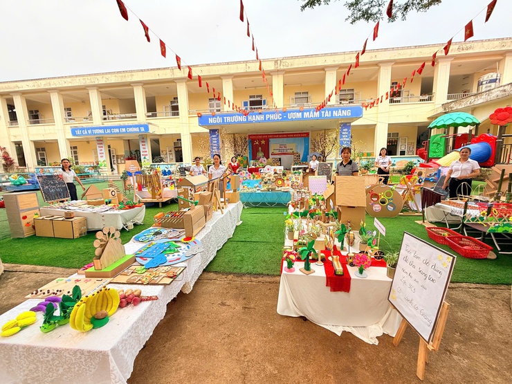 Sáng tạo và tâm huyết trong hội thi thiết kế đồ dùng, đồ chơi tự tạo tại trường mầm non Cẩm Lĩnh B năm học 2025 – 2026- Ảnh 1.