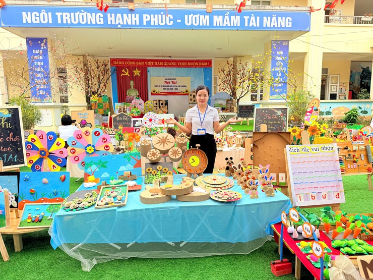 Sáng tạo và tâm huyết trong hội thi thiết kế đồ dùng, đồ chơi tự tạo tại trường mầm non Cẩm Lĩnh B năm học 2025 – 2026- Ảnh 4.