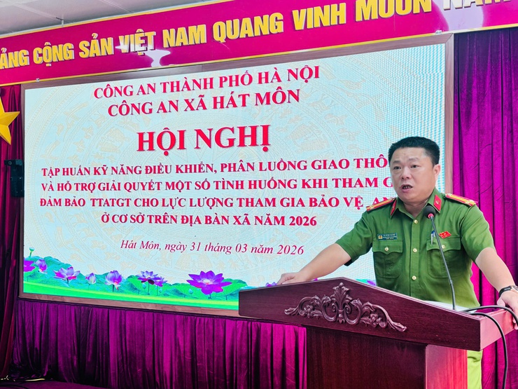 CÔNG AN XÃ HÁT MÔN TỔ CHỨC TẬP HUẤN KỸ NĂNG ĐIỀU KHIỂN, PHÂN LUỒNG GIAO THÔNG CHO LỰC LƯỢNG BẢO VỆ ANTT Ở CƠ SỞ- Ảnh 2.