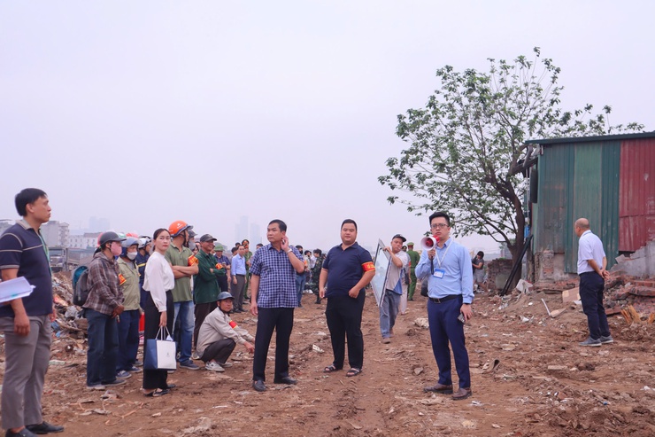 Phường Từ Liêm tổ chức cưỡng chế công trình vi phạm, bảo đảm tiến độ dự án hồ điều hoà Phú Đô

- Ảnh 9.