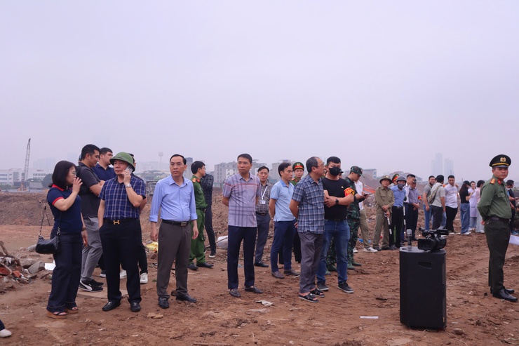 Phường Từ Liêm tổ chức cưỡng chế công trình vi phạm, bảo đảm tiến độ dự án hồ điều hoà Phú Đô

- Ảnh 1.