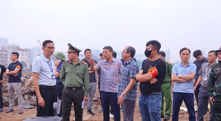 Phường Từ Liêm tổ chức cưỡng chế công trình vi phạm, bảo đảm tiến độ dự án hồ điều hoà Phú Đô

- Ảnh 2.