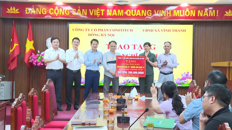 XÃ VĨNH THANH TRAO TẶNG NHÀ TÌNH NGHĨA TRỊ GIÁ 300 TRIỆU ĐỒNG- Ảnh 2.