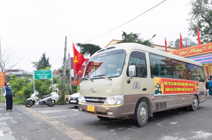 Xã Ứng Thiên gặp mặt, động viên và đưa công dân lên đường nhập ngũ và tham gia nghĩa vụ Công an nhân dân năm 2026- Ảnh 12.