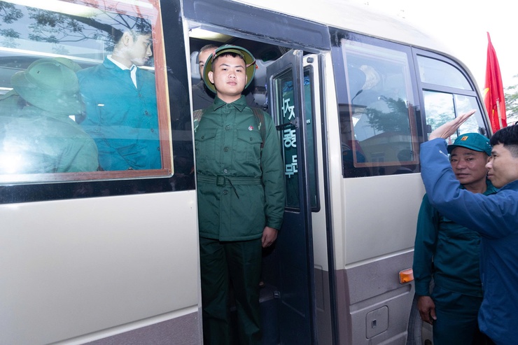 Xã Ứng Thiên gặp mặt, động viên và đưa công dân lên đường nhập ngũ và tham gia nghĩa vụ Công an nhân dân năm 2026- Ảnh 7.