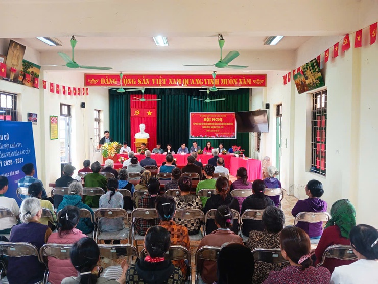 Cử tri thôn Phú Lương Hạ tham dự Hội nghị tiếp xúc, vận động bầu cử đại biểu HĐND đơn vị số 5- Ảnh 1.