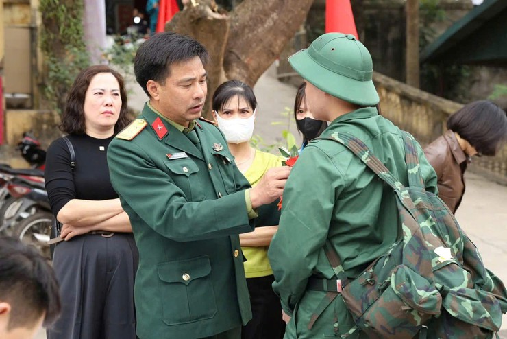 XÃ YÊN LÃNG GẶP MẶT, ĐỘNG VIÊN TÂN BINH TRƯỚC NGÀY LÊN ĐƯỜNG NHẬP NGŨ- Ảnh 2.