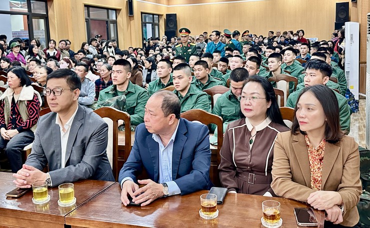 Đảng ủy - Hội đồng nhân dân - Uỷ ban nhân dân - Uỷ ban mặt trận tổ quốc Việt Nam xã Đại Thanh tiễn công dân lên đường nhập ngũ năm 2026.- Ảnh 3.