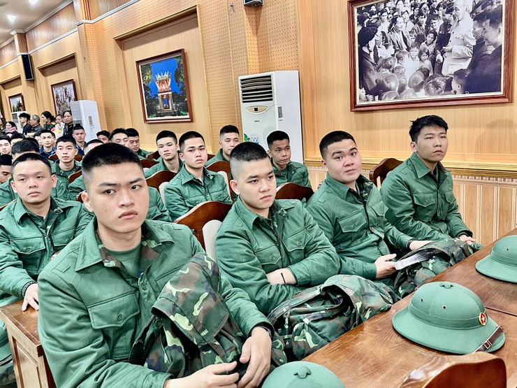 Đảng ủy - Hội đồng nhân dân - Uỷ ban nhân dân - Uỷ ban mặt trận tổ quốc Việt Nam xã Đại Thanh tiễn công dân lên đường nhập ngũ năm 2026.- Ảnh 5.