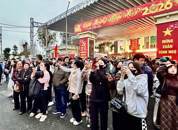 Đảng ủy - Hội đồng nhân dân - Uỷ ban nhân dân - Uỷ ban mặt trận tổ quốc Việt Nam xã Đại Thanh tiễn công dân lên đường nhập ngũ năm 2026.- Ảnh 16.