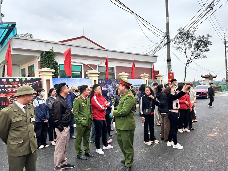 Đảng ủy - Hội đồng nhân dân - Uỷ ban nhân dân - Uỷ ban mặt trận tổ quốc Việt Nam xã Đại Thanh tiễn công dân lên đường nhập ngũ năm 2026.- Ảnh 13.