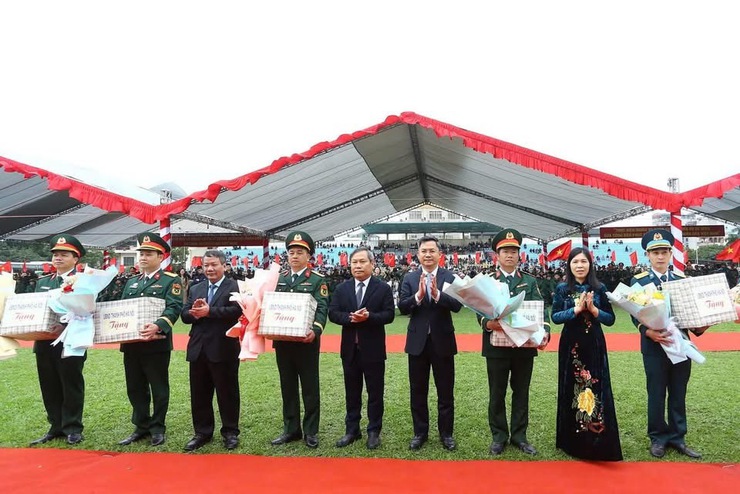 Hơn 700 tân binh tại Điểm giao nhận quân số 7 chính thức bước qua "cổng vinh quang"- Ảnh 1.