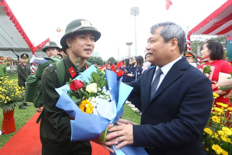 Hơn 700 tân binh tại Điểm giao nhận quân số 7 chính thức bước qua "cổng vinh quang"- Ảnh 3.