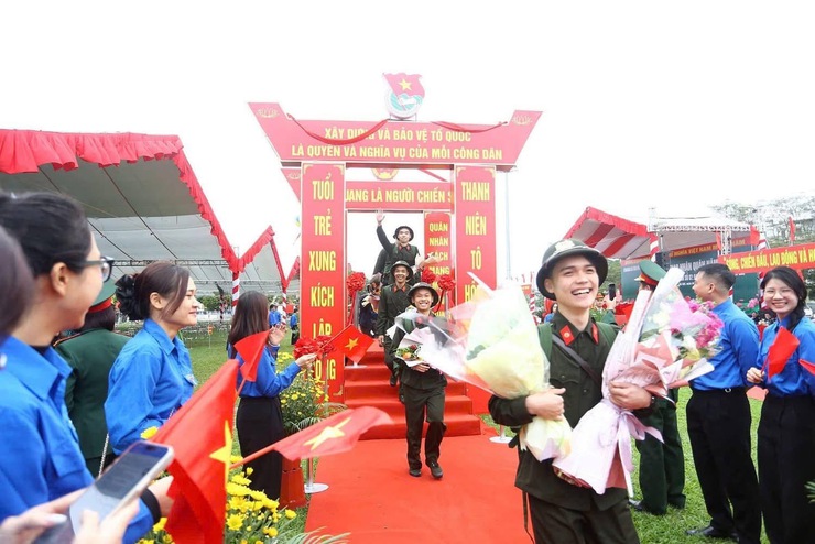 Hơn 700 tân binh tại Điểm giao nhận quân số 7 chính thức bước qua "cổng vinh quang"- Ảnh 8.