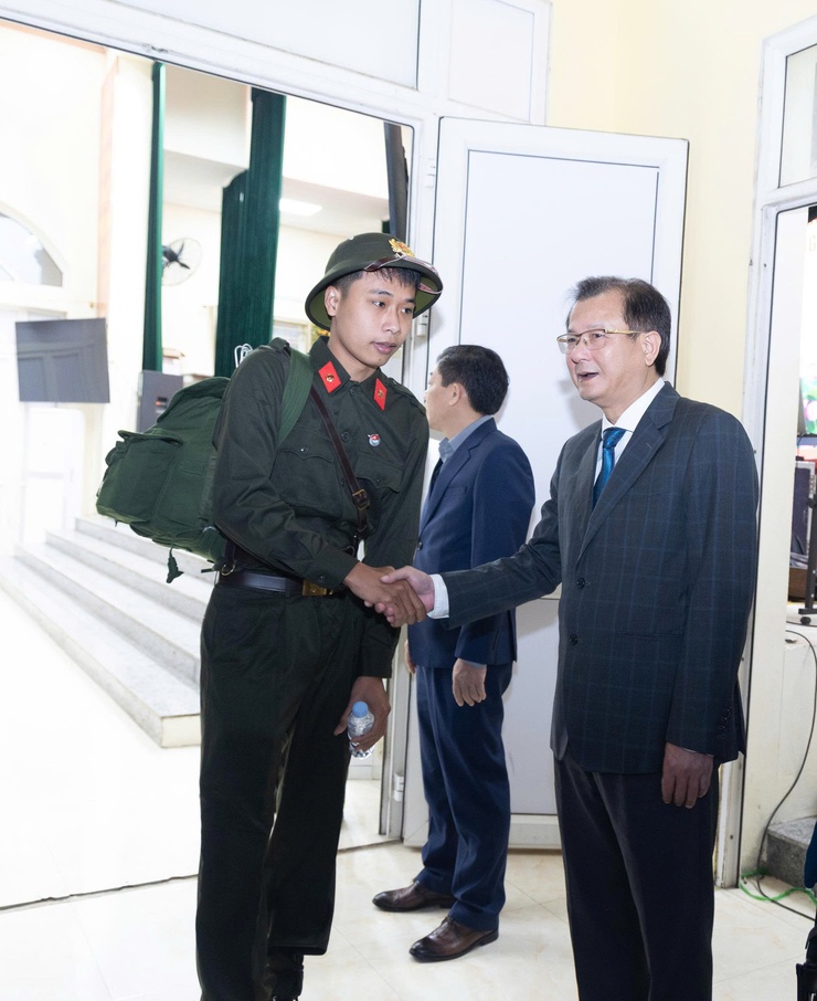 Xã Ứng Thiên gặp mặt, động viên và đưa công dân lên đường nhập ngũ và tham gia nghĩa vụ Công an nhân dân năm 2026- Ảnh 11.