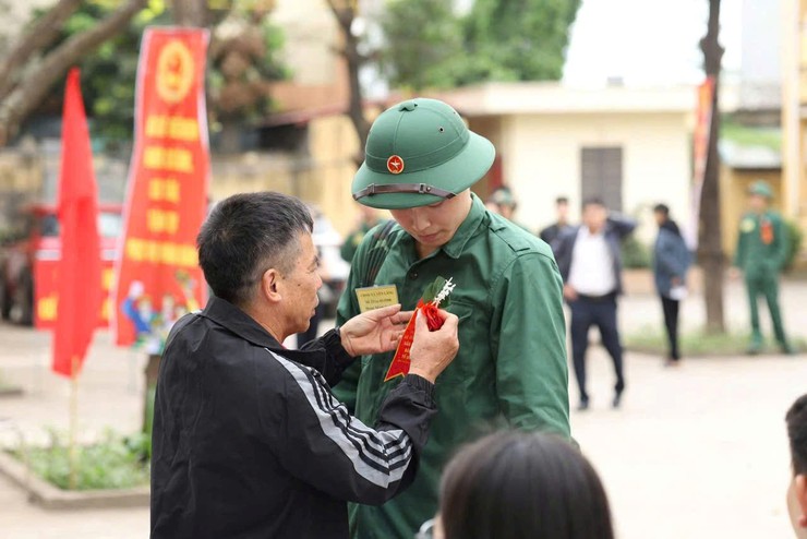 XÃ YÊN LÃNG GẶP MẶT, ĐỘNG VIÊN TÂN BINH TRƯỚC NGÀY LÊN ĐƯỜNG NHẬP NGŨ- Ảnh 5.