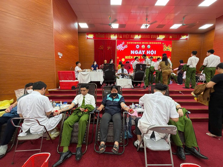 "NGÀY HỘI XUÂN HỒNG" XÃ NỘI BÀI NĂM 2026 TIẾP NHẬN 331 ĐƠN VỊ MÁU AN TOÀN- Ảnh 7.