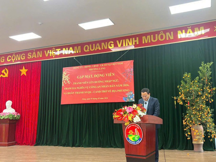 PHƯỜNG LÁNG TỔ CHỨC LỄ KẾT NẠP ĐẢNG VIÊN, GẶP MẶT, TẶNG QUÀ CÔNG DÂN NHẬP NGŨ, ĐÓN QUÂN NHÂN XUẤT NGŨ NĂM 2026 BẢO ĐẢM TRANG TRỌNG, Ý NGHĨA- Ảnh 1.