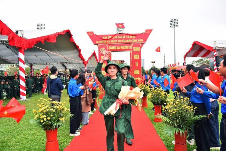 RỰC RỠ KHÍ THẾ TÒNG QUÂN: PHƯỜNG LĨNH NAM BÀN GIAO 16 TÂN BINH TRONG NGÀY HỘI QUÂN SỰ TẠI ĐIỂM GIAO NHẬN QUÂN SỐ 07- Ảnh 8.