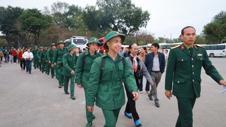 37 Thanh niên xã Suối Hai hăng hái lên đường nhập ngũ
- Ảnh 5.