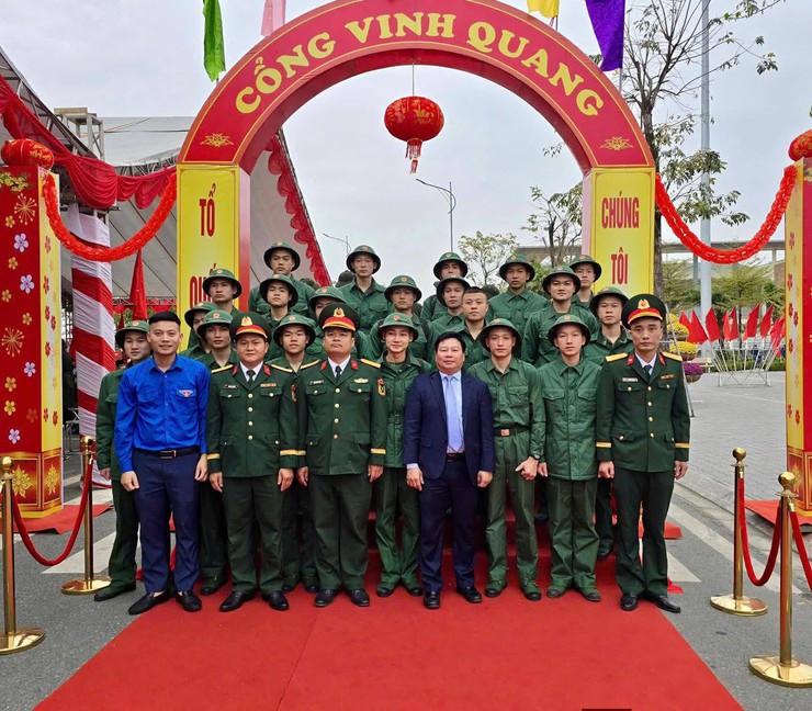 Xã Yên Xuân Gặp mặt, động viên đưa tân binh lên đường nhập ngũ năm 2026. - Ảnh 4.