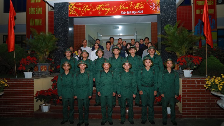 37 Thanh niên xã Suối Hai hăng hái lên đường nhập ngũ
- Ảnh 4.