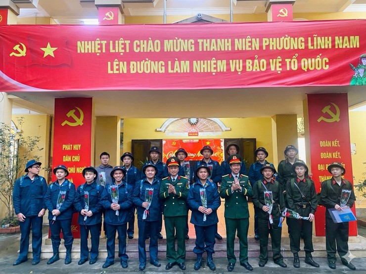 RỰC RỠ KHÍ THẾ TÒNG QUÂN: PHƯỜNG LĨNH NAM BÀN GIAO 16 TÂN BINH TRONG NGÀY HỘI QUÂN SỰ TẠI ĐIỂM GIAO NHẬN QUÂN SỐ 07- Ảnh 2.