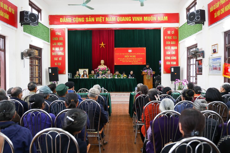 Các ứng cử viên đại biểu HĐND xã Chương Dương khóa XXIII, nhiệm kỳ 2026-2031 (đơn vị bầu cử số 2) tiếp xúc cử tri tại Đội 7- Ảnh 2.