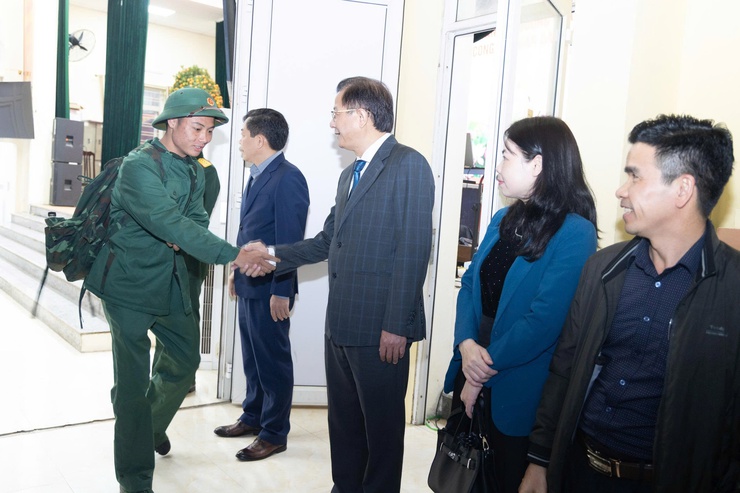 Xã Ứng Thiên gặp mặt, động viên và đưa công dân lên đường nhập ngũ và tham gia nghĩa vụ Công an nhân dân năm 2026- Ảnh 8.