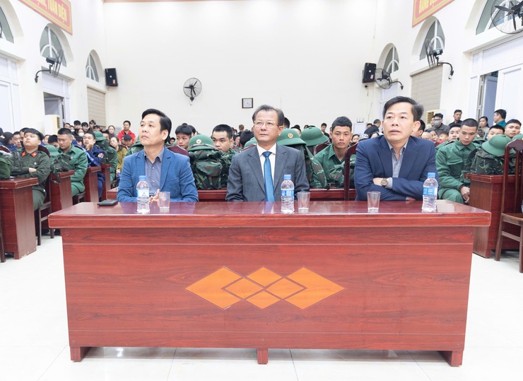 Xã Ứng Thiên gặp mặt, động viên và đưa công dân lên đường nhập ngũ và tham gia nghĩa vụ Công an nhân dân năm 2026- Ảnh 1.