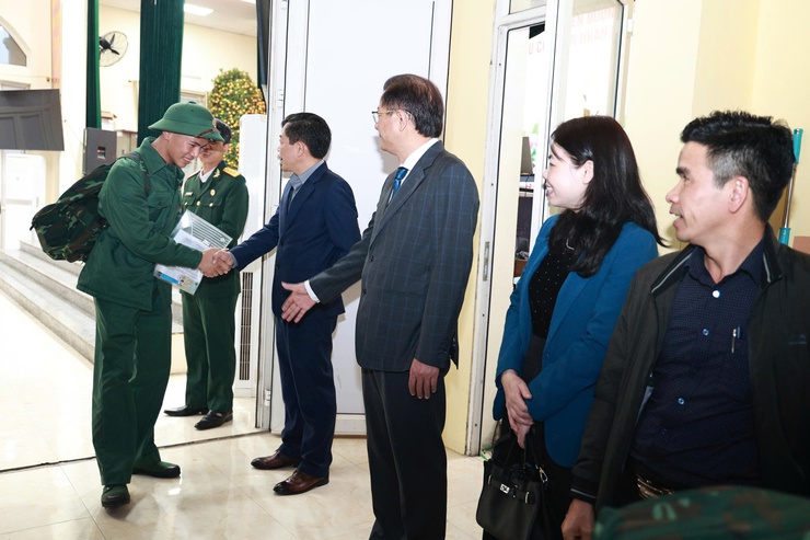 Xã Ứng Thiên gặp mặt, động viên và đưa công dân lên đường nhập ngũ và tham gia nghĩa vụ Công an nhân dân năm 2026- Ảnh 10.