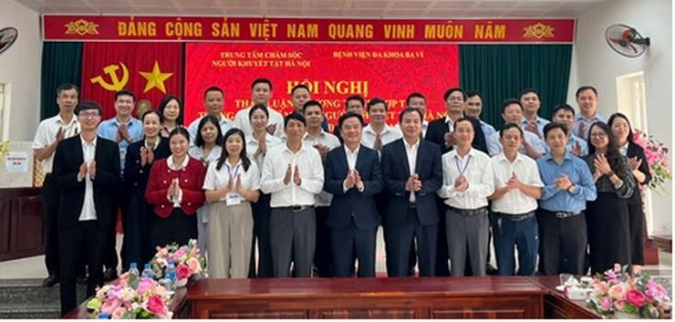 Hội nghị thảo luận hợp tác giữa Trung tâm chăm sóc người khuyết tật và Bệnh viện đa khoa Ba Vì- Ảnh 1.