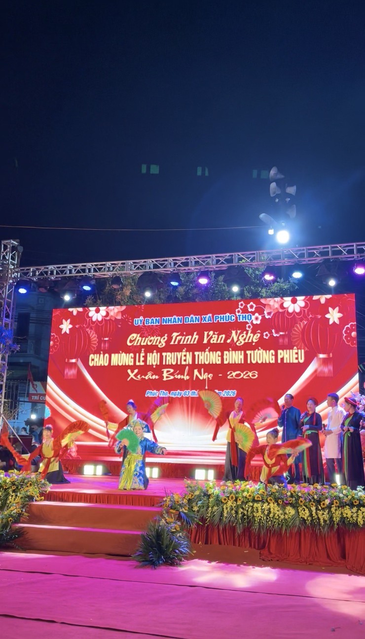 Rực rỡ đêm văn nghệ chào mừng Lễ hội Đình làng Tường Phiêu Xuân Bính Ngọ 2026- Ảnh 1.