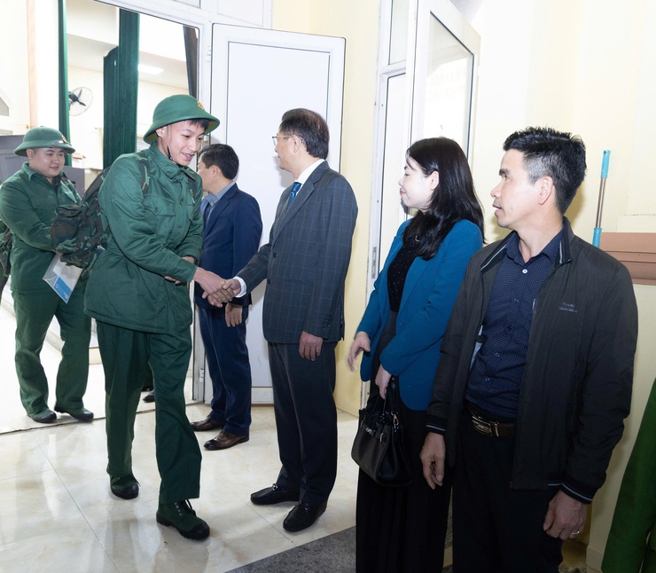 Xã Ứng Thiên gặp mặt, động viên và đưa công dân lên đường nhập ngũ và tham gia nghĩa vụ Công an nhân dân năm 2026- Ảnh 9.