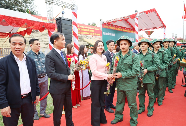 603 thanh niên khu vực phòng thủ số 2 Phúc Thọ lên đường nhập ngũ- Ảnh 3.