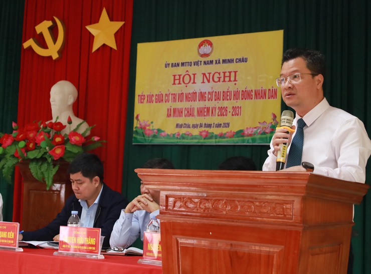 Ứng cử viên đại biểu HĐND xã Minh Châu tiếp xúc cử tri vận động bầu cử.- Ảnh 3.