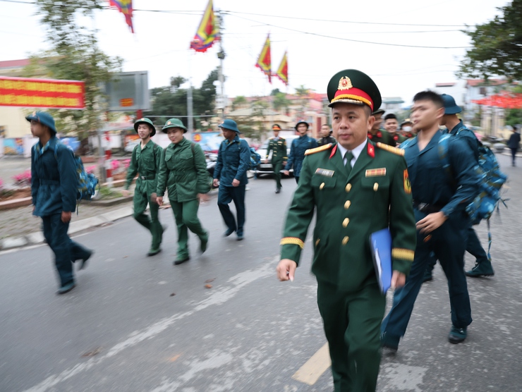 Tam Hưng rộn ràng Ngày hội giao quân năm 2026: 32 thanh niên ưu tú lên đường bảo vệ Tổ quốc- Ảnh 13.