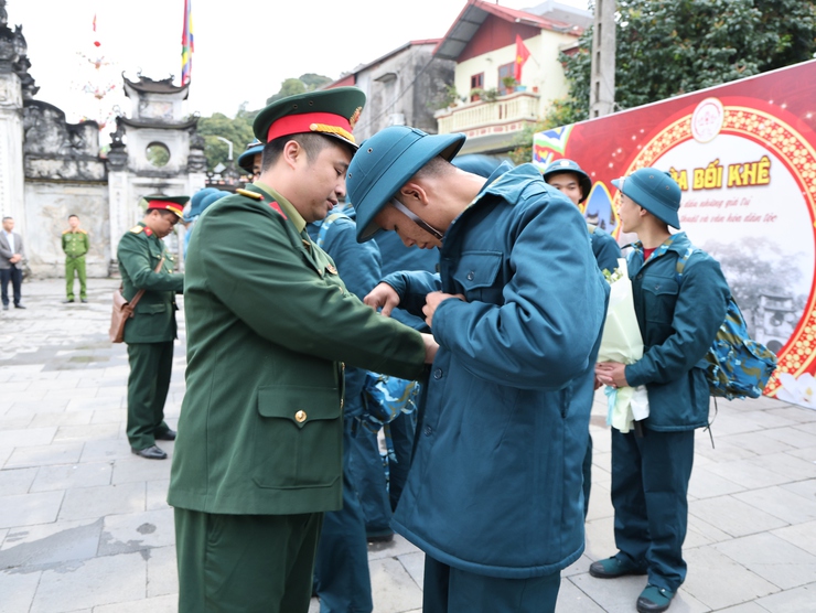 Tam Hưng rộn ràng Ngày hội giao quân năm 2026: 32 thanh niên ưu tú lên đường bảo vệ Tổ quốc- Ảnh 9.