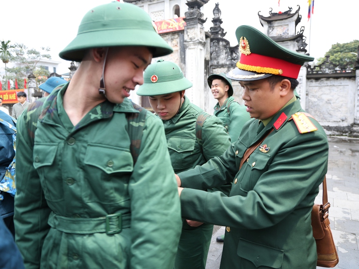 Tam Hưng rộn ràng Ngày hội giao quân năm 2026: 32 thanh niên ưu tú lên đường bảo vệ Tổ quốc- Ảnh 10.