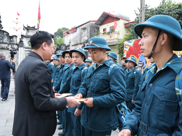 Tam Hưng rộn ràng Ngày hội giao quân năm 2026: 32 thanh niên ưu tú lên đường bảo vệ Tổ quốc- Ảnh 3.