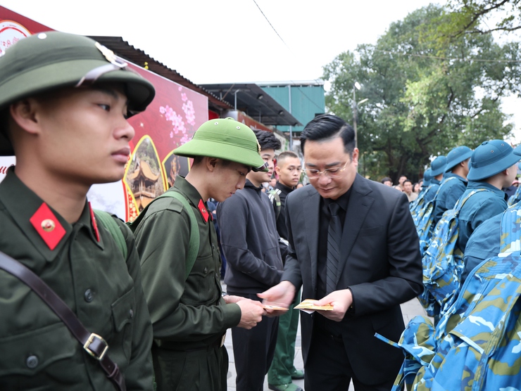 Tam Hưng rộn ràng Ngày hội giao quân năm 2026: 32 thanh niên ưu tú lên đường bảo vệ Tổ quốc- Ảnh 4.