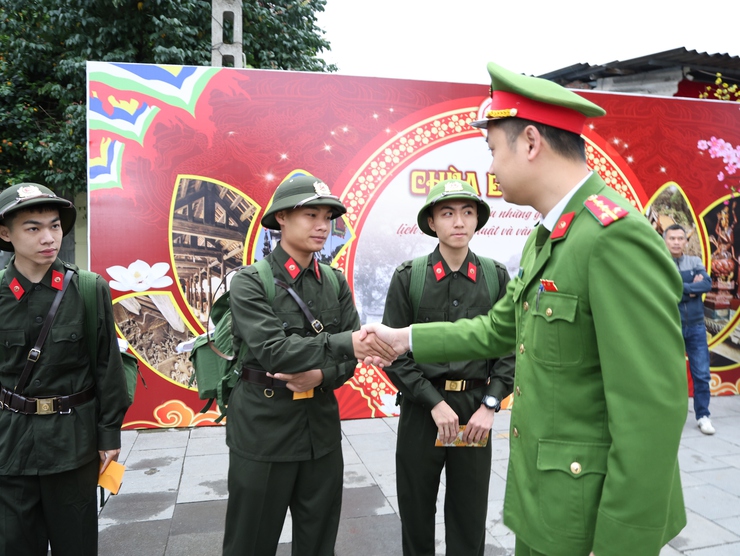 Tam Hưng rộn ràng Ngày hội giao quân năm 2026: 32 thanh niên ưu tú lên đường bảo vệ Tổ quốc- Ảnh 7.