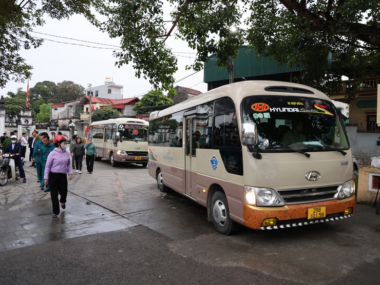 Tam Hưng rộn ràng Ngày hội giao quân năm 2026: 32 thanh niên ưu tú lên đường bảo vệ Tổ quốc- Ảnh 15.