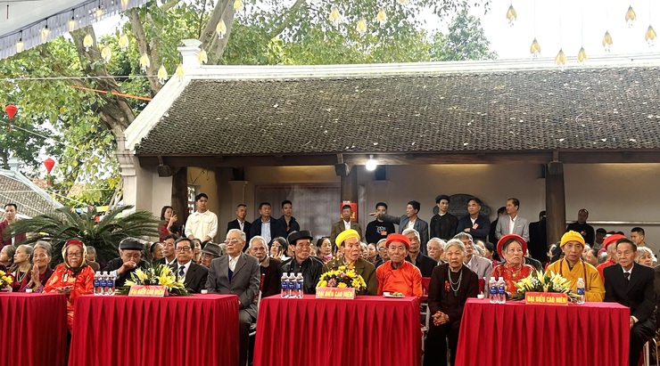 Lãnh đạo xã Phúc Lộc "vui hội" cùng bà con Nhân dân làng Thanh Chiểu- Ảnh 2.