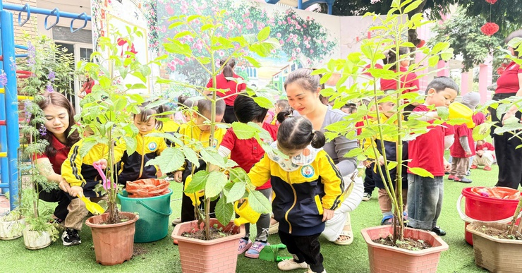Tết trồng cây “đời đời nhớ ơn Bác Hồ” mầm xanh khởi đầu từ trường mầm non A Tứ Hiệp- Ảnh 4.