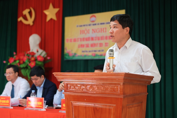 Ứng cử viên đại biểu HĐND xã Minh Châu tiếp xúc cử tri vận động bầu cử.- Ảnh 4.