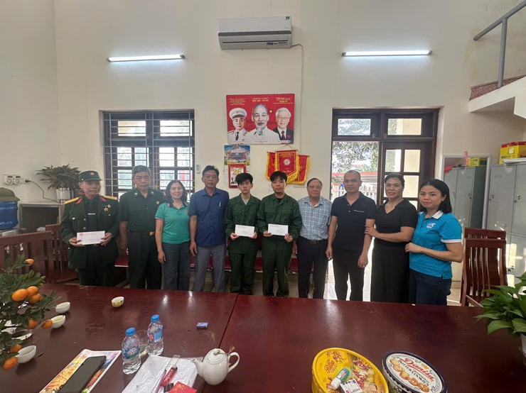 MTTQ và các đoàn thể xã Thiên Lộc gặp mặt, động viên tân binh lên đường nhập ngũ năm 2026- Ảnh 1.